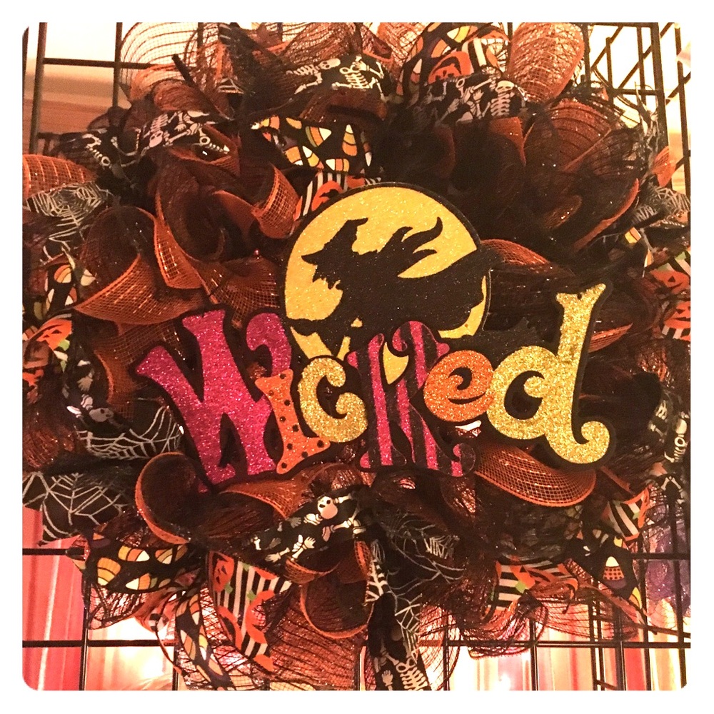 SOLD !!!Wicked Wreath